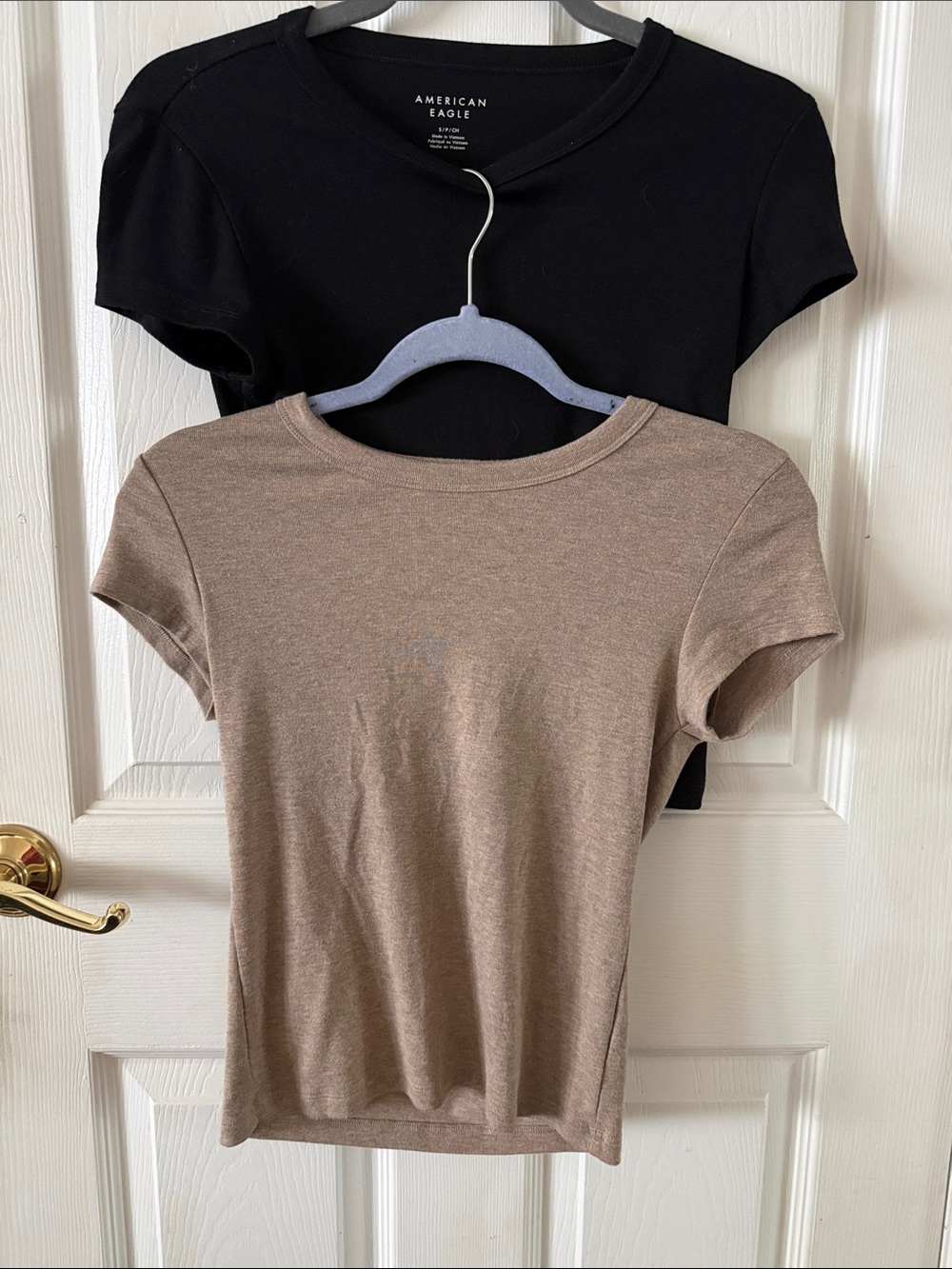 American Eagle Outfitters Brown Crewneck Short Sleeve Tee - Classic Fit